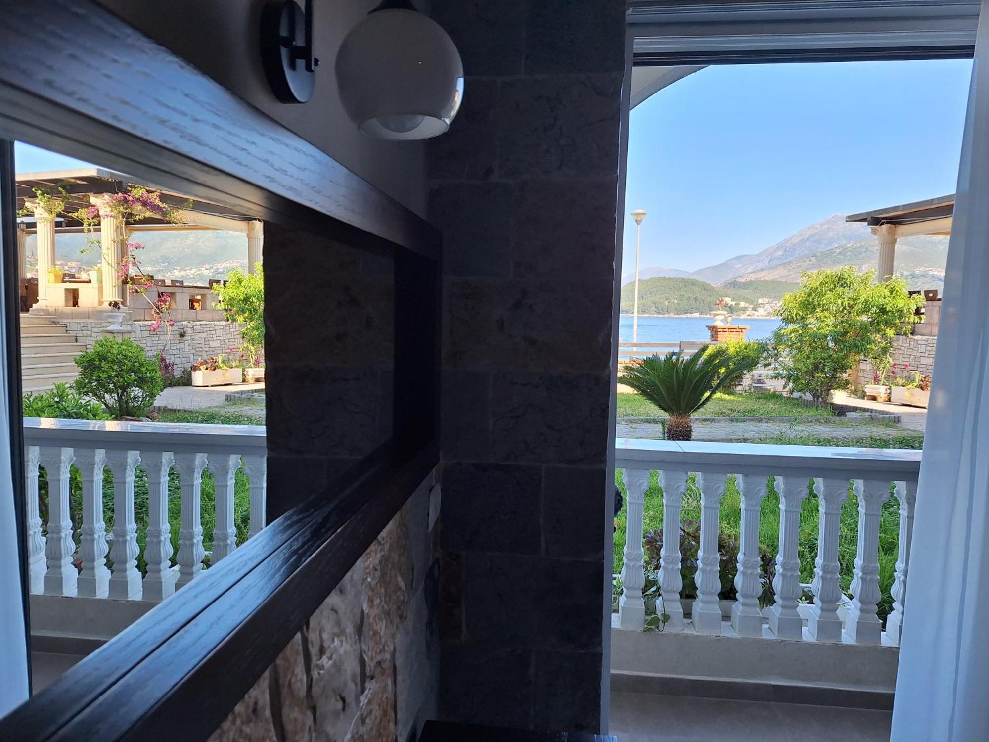 Castle Hotel Himare Buitenkant foto
