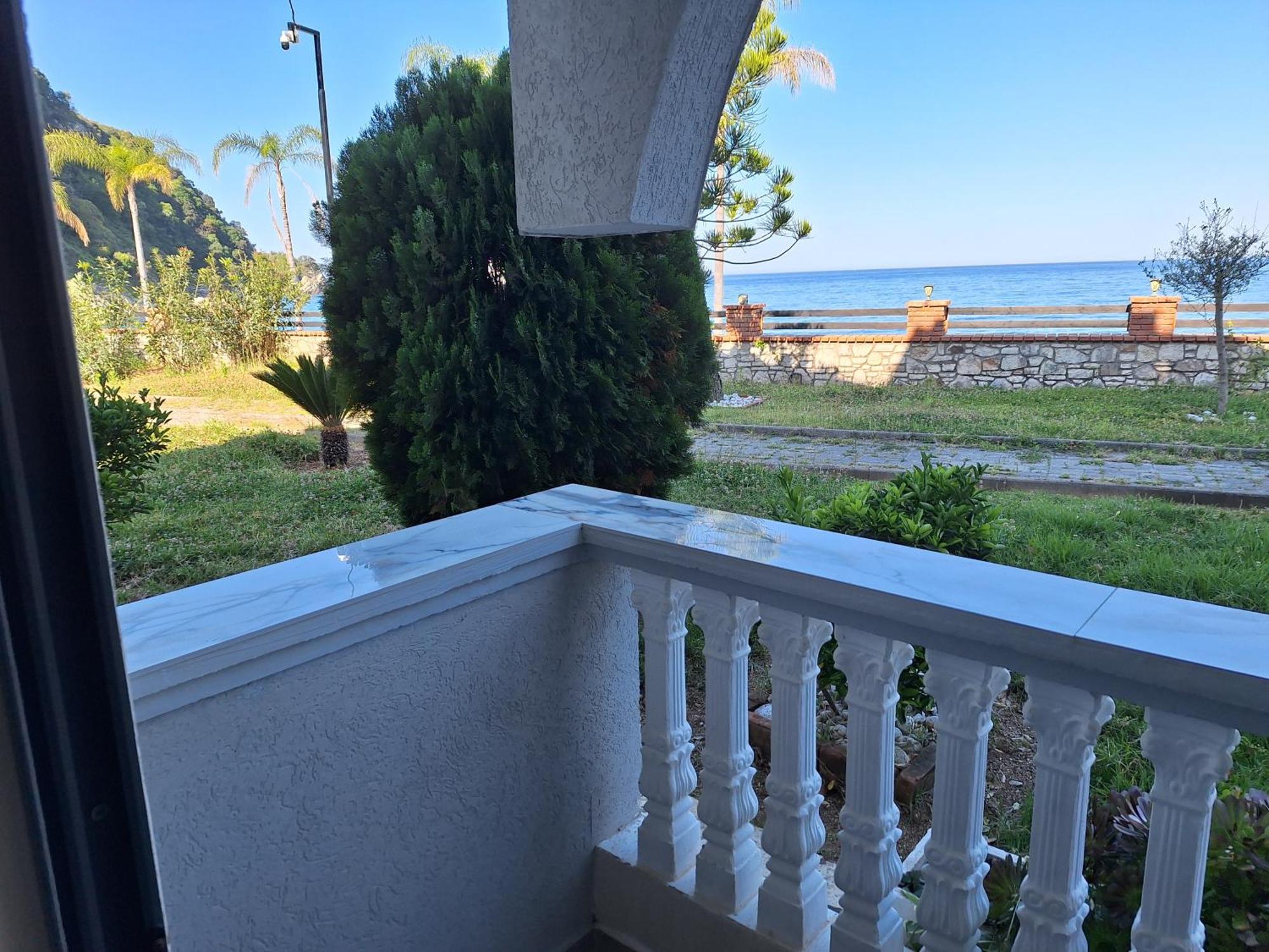 Castle Hotel Himare Buitenkant foto