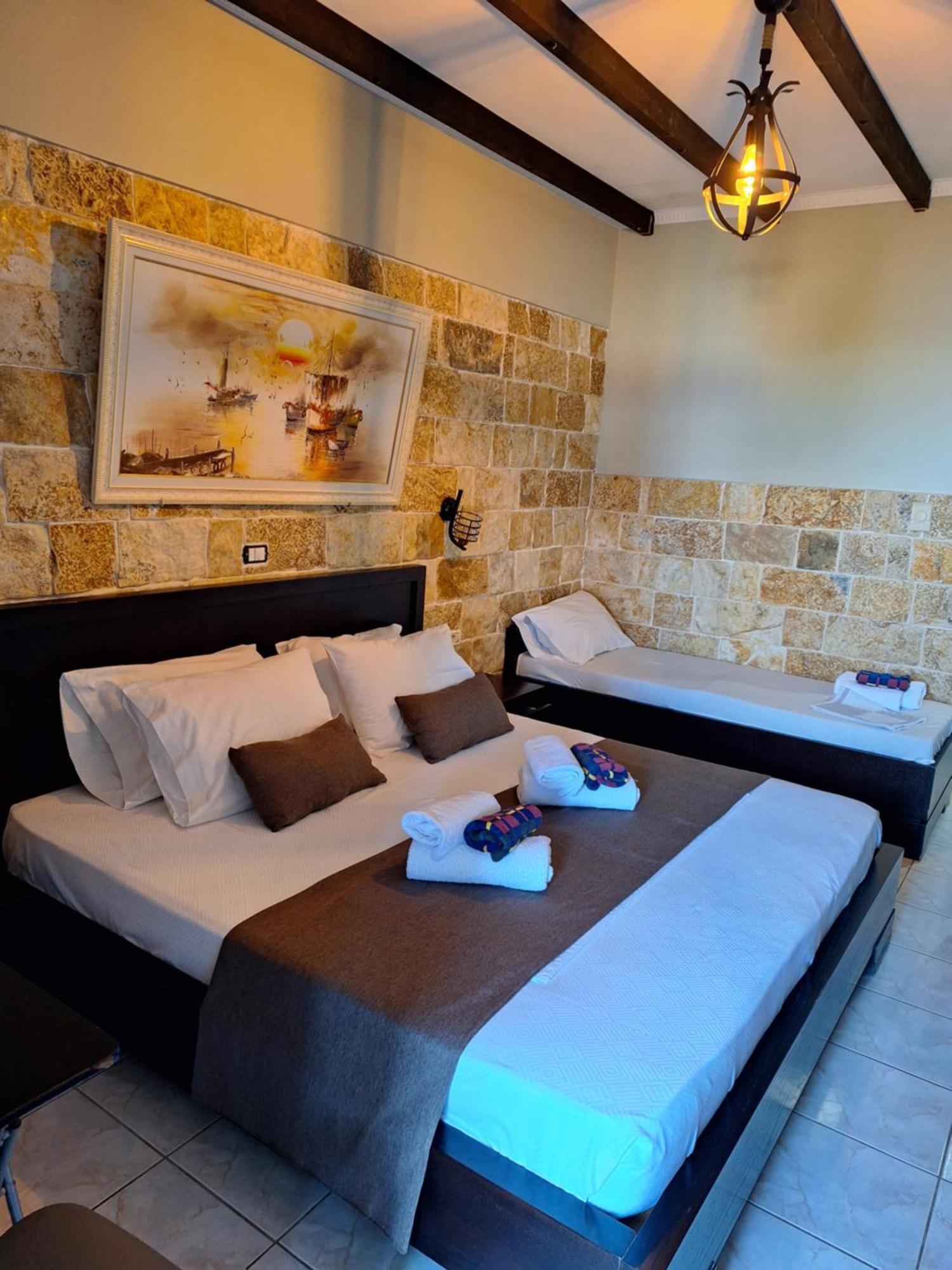 Castle Hotel Himare Buitenkant foto