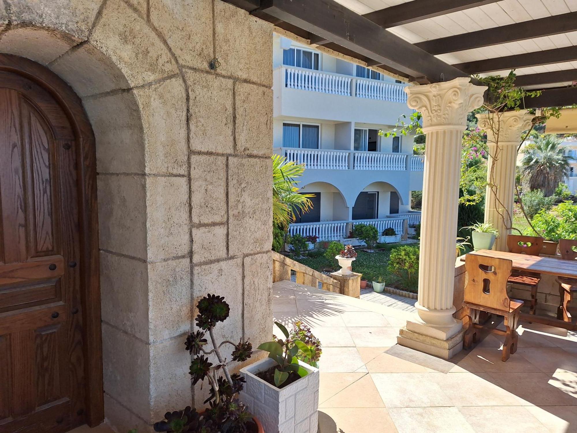 Castle Hotel Himare Buitenkant foto