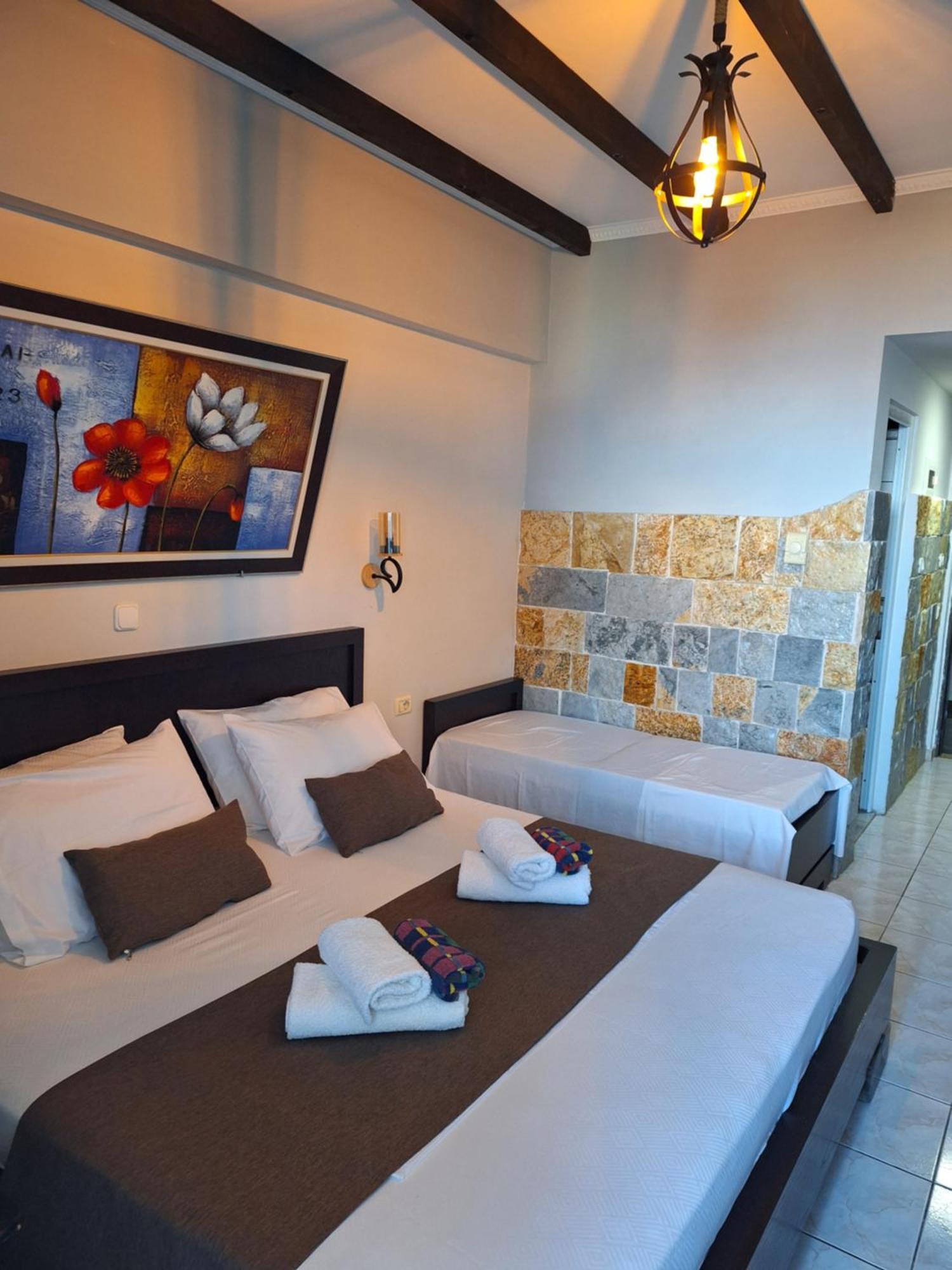 Castle Hotel Himare Buitenkant foto