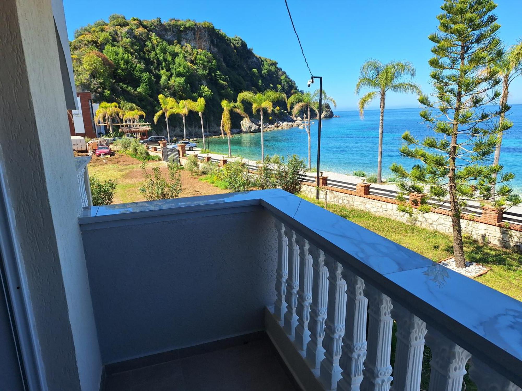 Castle Hotel Himare Buitenkant foto